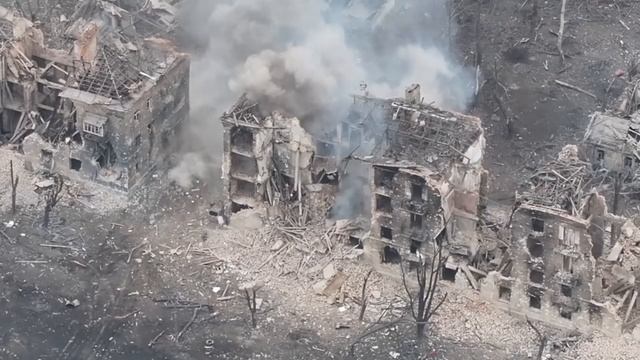 Часов Яр. Кадры боёв в населеном пункте. 04.08.2025. смотреть онлайн