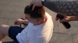 Подошёл к незнакомцу и сделал массаж головы прямо на улице | АСМР в городе.Стал постоянным клиентом