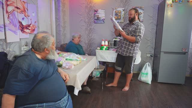 Получил пенсию за август 2025 заехал в продуктовый магазин показываю что купил смотреть онлайн