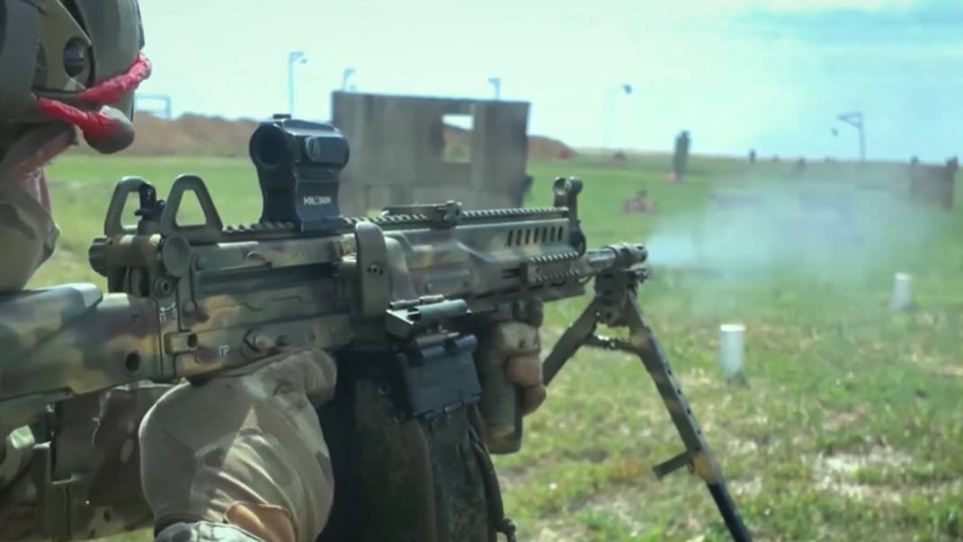 Российские десантники апробировали новейшие пулеметы РПЛ-20 смотреть онлайн