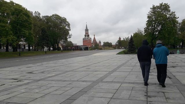 Московские каникулы. Холодный первомай. Кремль. На экскурсии. смотреть онлайн