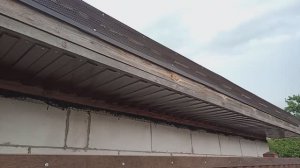 Защита вентиляционного канала вентиляционной карнизной лентой.