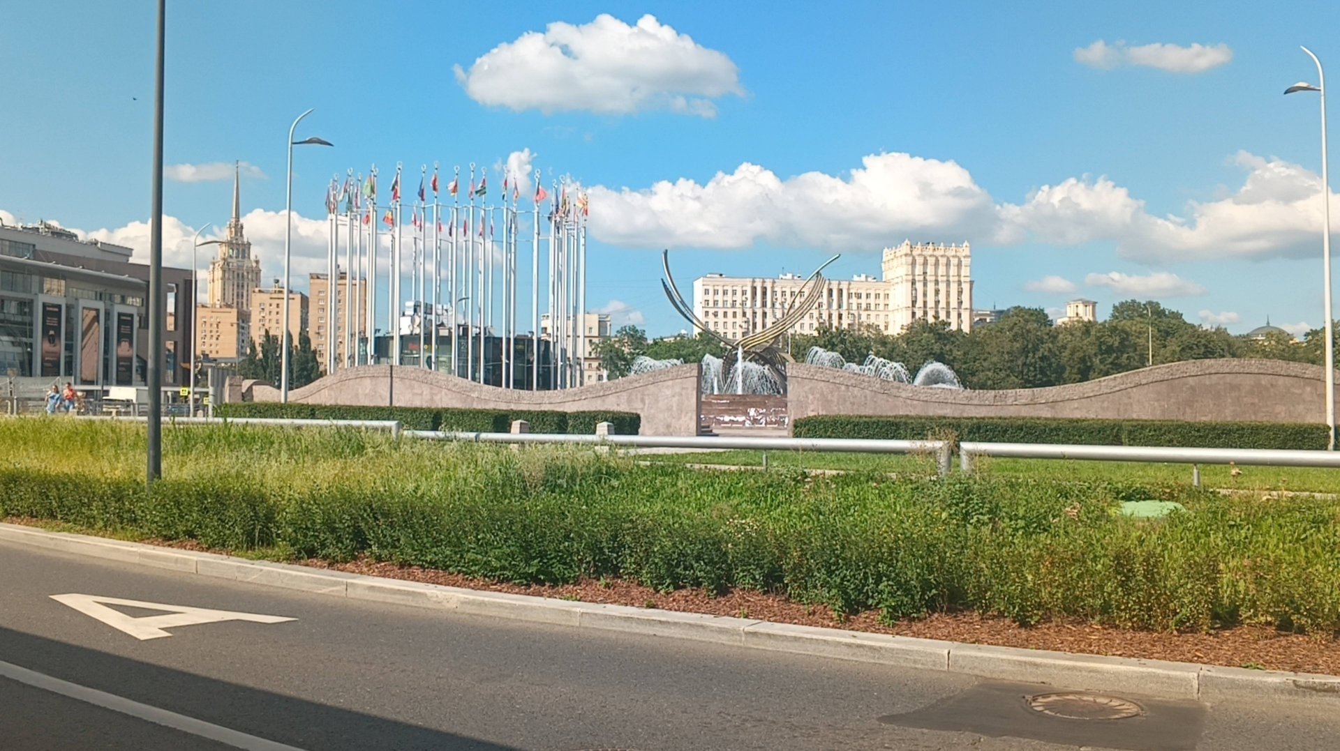 Прогулки по Москве. Площадь Евразии, мост Богдана Хмельницкого и Киевский вокзал смотреть онлайн