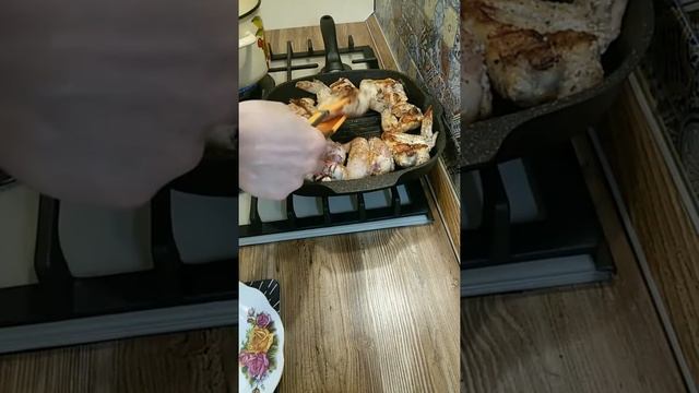 Крылья гриль! Рок-н-ролл на кухне!