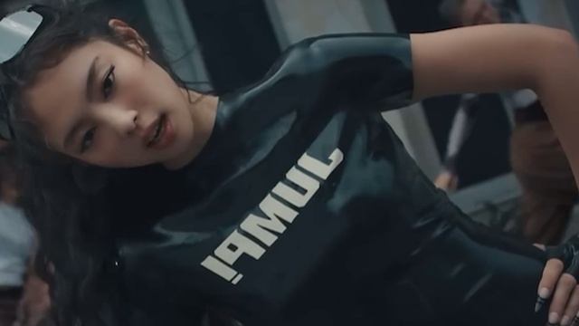 BLACKPINK JUMP смотреть онлайн