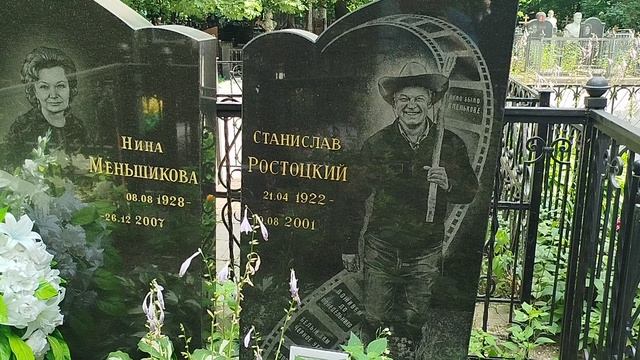 Ваганьковское кладбище - могилы Михаила Глузского, Григория Чухрая, Георгия Вицина смотреть онлайн