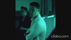 ЕСЛИ ТЫ МОЁ СПАСЕНИЯ ТО ПОЧЕМУ ЖЕ Я ТОНУ НО МНЕ ХВАТИЛА ПАРУ ЗРЕНИЕ ОТ ЦЕПОЧКИ СЛОВ ЛЮБЛЮ.......