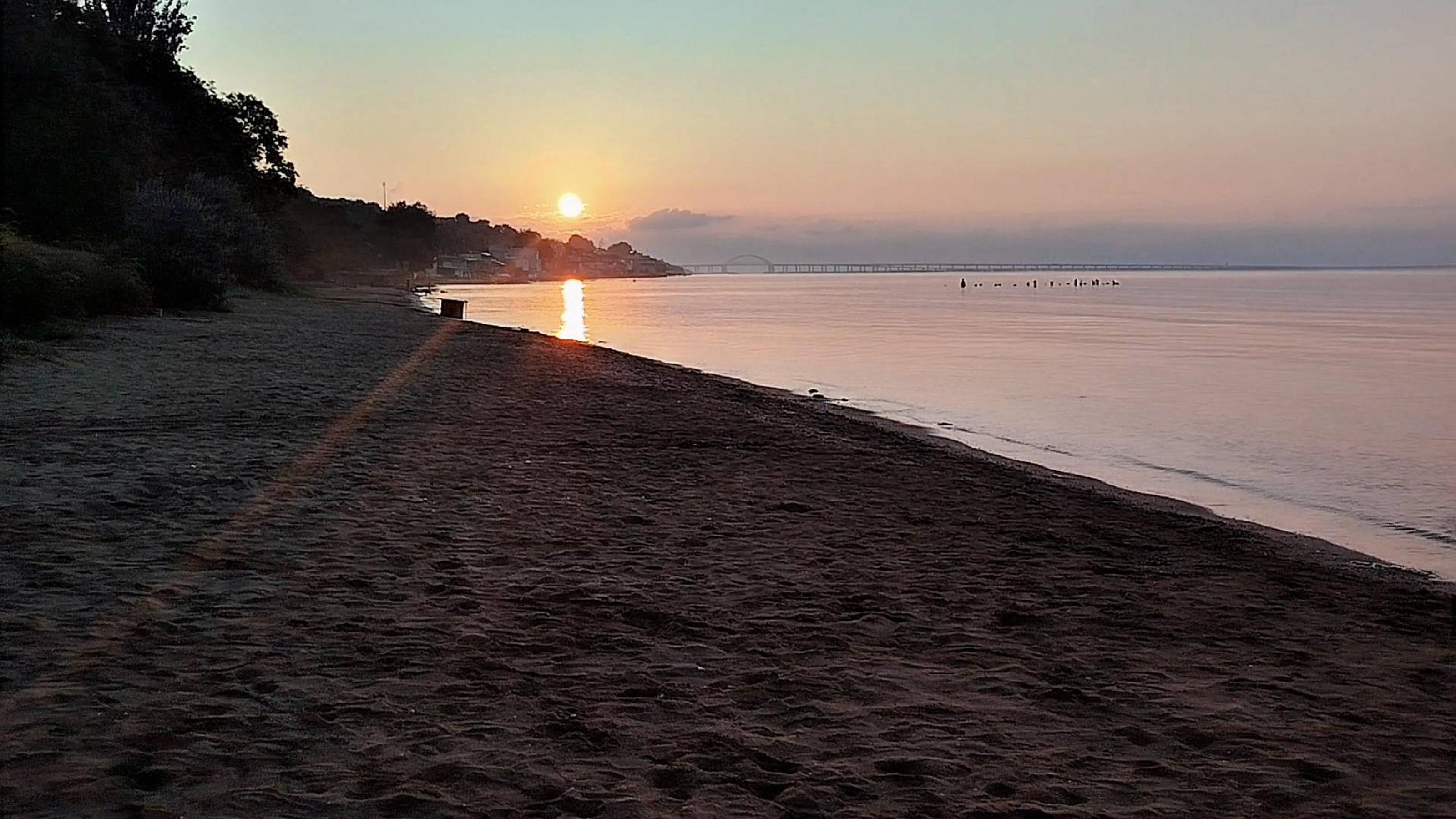 Прогулка у моря ранним утром смотреть онлайн