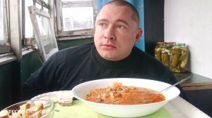 Мукбанг/обжорыч/борщ с фасолью,чесночная булка,грудинка солёная/