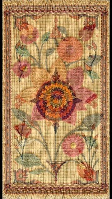 Из рисовой соломки.