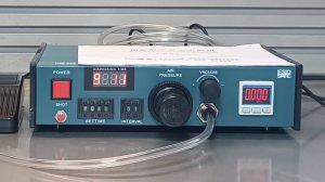 Полуавтоматический цифровой дозатор клея для заливки купольных 3d наклеек эпоксидным клеем