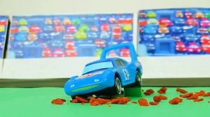 МУЛЬТ ТАЧКИ МОЛНИЯ МАККУИН КРУТЫЕ ЛЕТАЮЩИЕ МАШИНКИ РАЗВИВАЮЩИЕ МУЛЬТИКИ ДЛЯ МАЛЬЧИКОВ