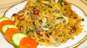 Тушу капусту по особенному. Добавочки, они сделают её насыщенной и сытной. Необыкновенно вкусна.