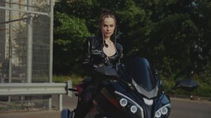 Девушка и мотоцикл FALCON PRIME 3.