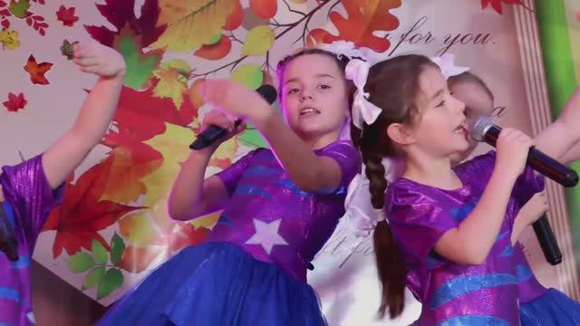 Детская песня про первую любовь 🧡 — трогательная история первых чувств! смотреть онлайн