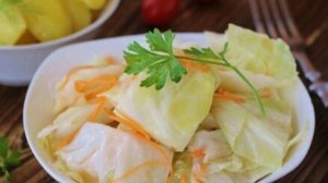 Маринованная капуста кусочками.