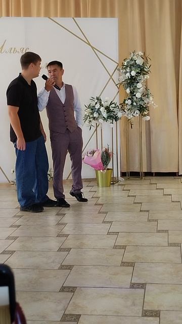 Никита яңы өйләнешкәндәргә өс баш ат вәғәҙә итә