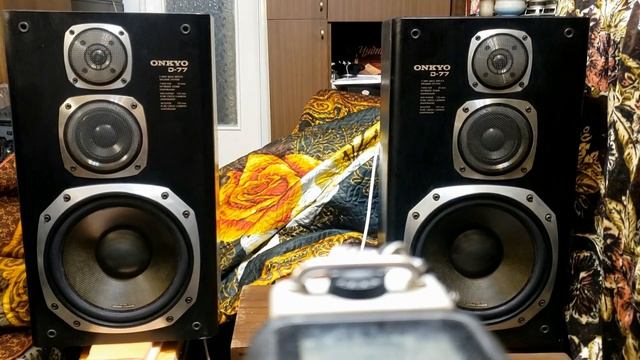 American Sound vs Japanese Sound Altec Lansing 315 vs Onkyo D 77 смотреть онлайн