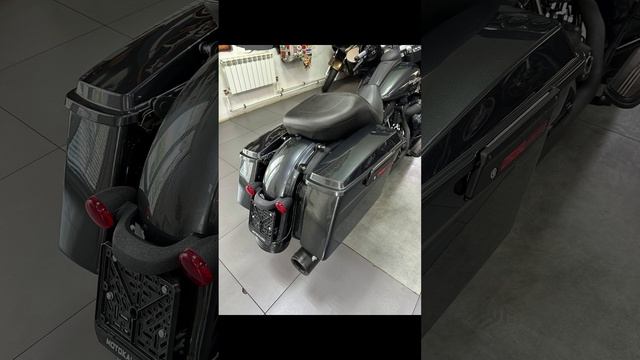 HARLEY-DAVIDSON FLHX 1584 (2009) черный смотреть онлайн