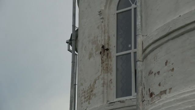 ПТИЦЫ ЕДЯТ ХРАМ смотреть онлайн