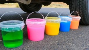 Машина давит предметы колесом! Эксперименты с колесом! Давим игрушки! Залипалка ASMR