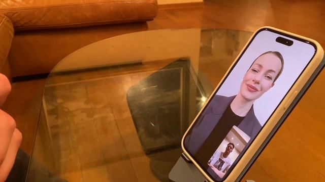Фрагмент демо-сессии с AI-психологом в приложении April Live смотреть онлайн