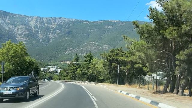 Ялта. По Севастопольскому шоссе в сторону ТЦ "Конфетти". Море. Цикады. 26.07.25. Крым. Crimea. Yalta смотреть онлайн