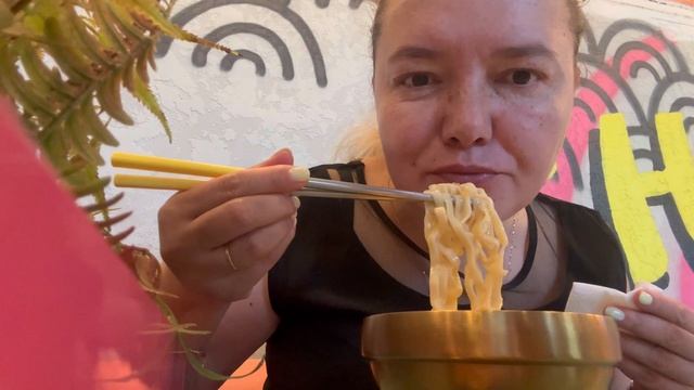 Морскую свинку свозила на операцию по удалению шишки. Зашла в Корейское кафе. Мукбанг смотреть онлайн