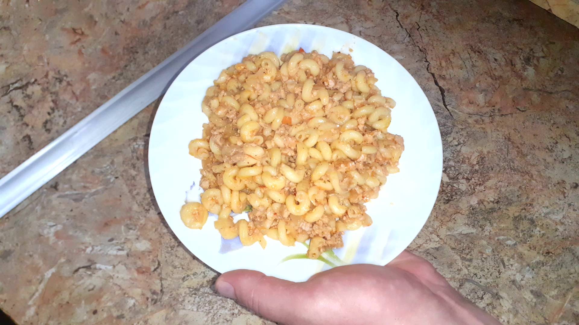 Макароны с фаршем томатным соусом и луком. Рецепт вкусного ужина смотреть онлайн