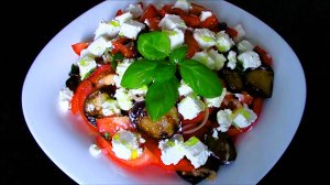 Летний салат из баклажанов с рассольным сыром
