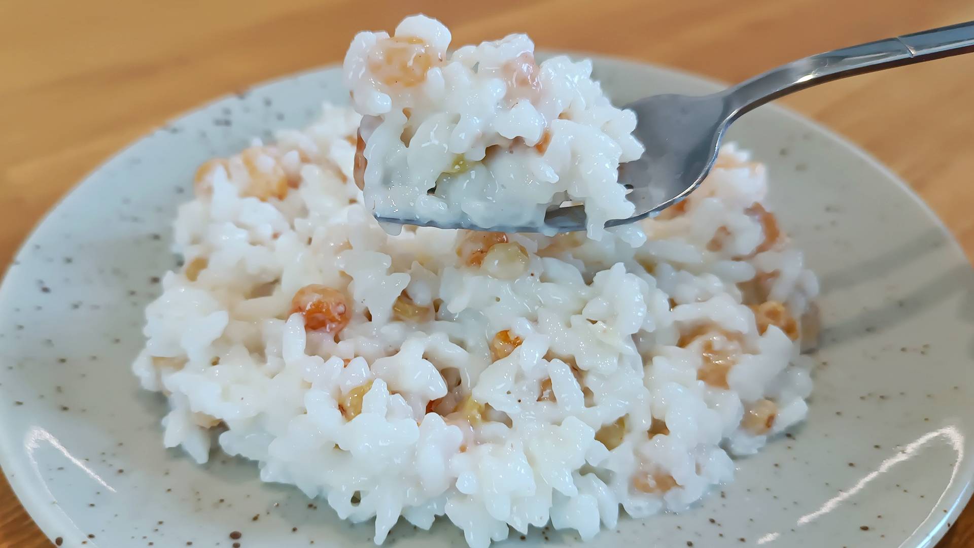 ДИЕТИЧЕСКАЯ РИСОВАЯ КАША с изюмом и молоком смотреть онлайн