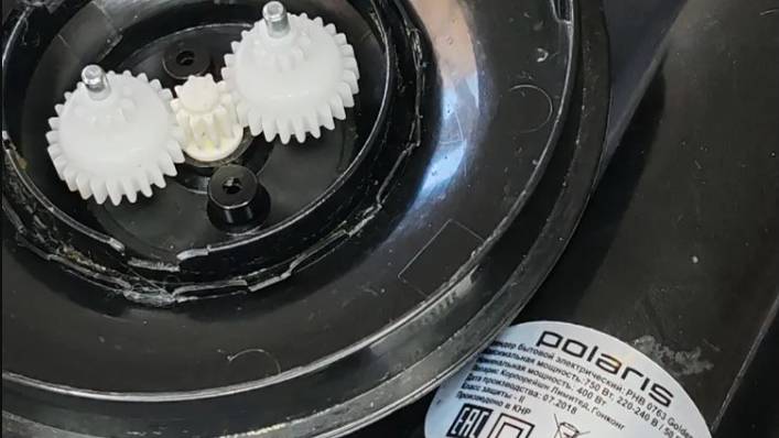 Восстановление редуктора блендера POLARIS. Новые шестерни.. смотреть онлайн