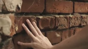 ЧЬИ ОТПЕЧАТКИ НА СТЕНЕ ЗДАНИЯ __ серия 2