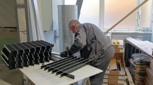 Монтаж потолка грильято и светильников