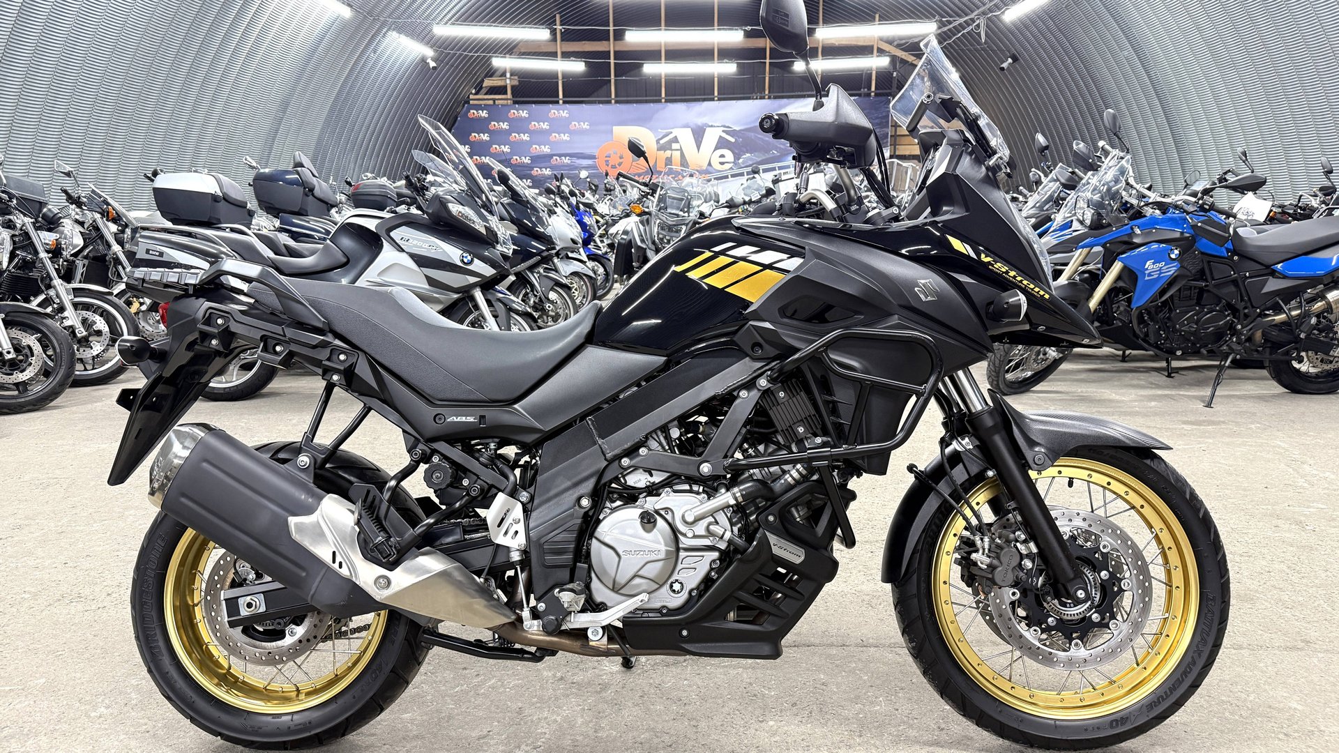 Обзор Suzuki V-Strom 650 XT |В НАЛИЧИИ| смотреть онлайн