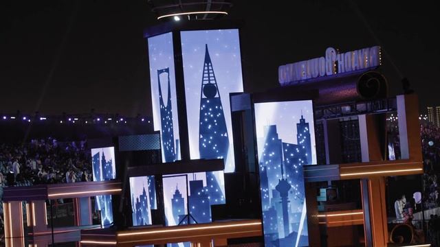 Грандиозное шоу из 2100 дронов в Саудовской Аравии смотреть онлайн