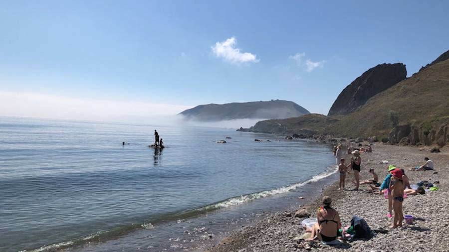 По Крыму пешком по "голым" пляжам и в облако на пляже Орджоникидзе смотреть онлайн