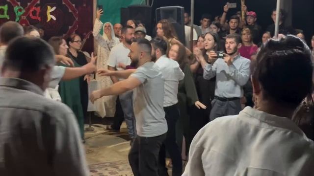 Эльмира Ханкишиева на свадьбе в с.Межгюль.mp4 смотреть онлайн