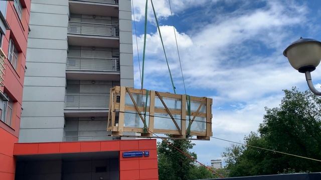 Изготовление морского аквариума. Подъём стекла на 34 этаж.