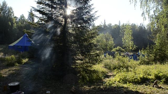 Утро дежурного в туристическом лагере.