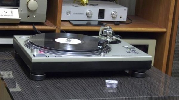 Technics SL-1200 MK5