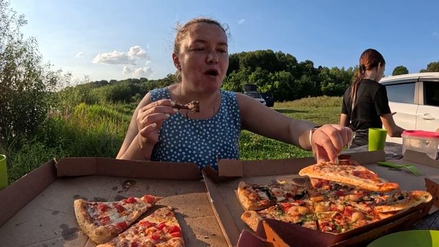 До-до пицца, ужин на природе. Мукбанг смотреть онлайн
