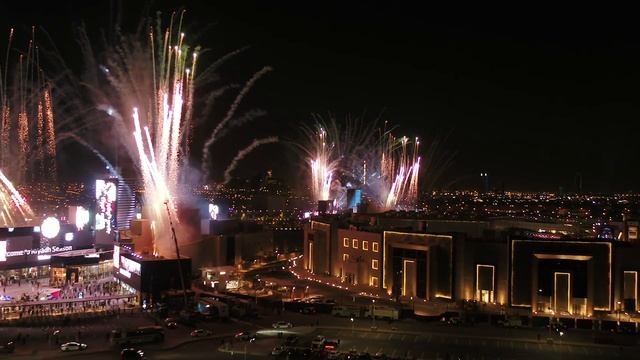 Портреты первых лиц в небе: шоу из 2300 дронов в Саудовской Аравии смотреть онлайн