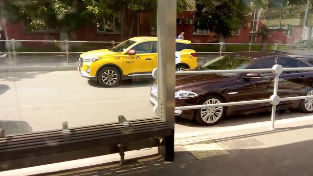 Шикарный гоночный автомобиль ЯГУАР. Выглядит очень эпично.