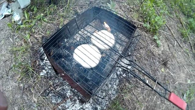 Выживание в тайге с гамаком и жаренными колбасками смотреть онлайн