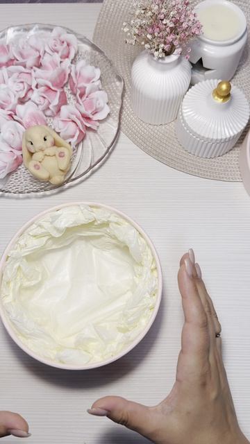 Как собрать своими руками красивый подарочный набор в шляпной коробке из мыльных роз смотреть онлайн