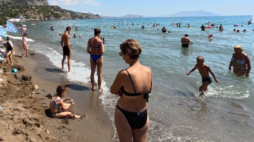 Крым 2025 ОЧЕРЕДЬ в Море! Пляжи забиты! Новый Свет, Прогулка по Набережной. Крым 5 августа смотреть онлайн