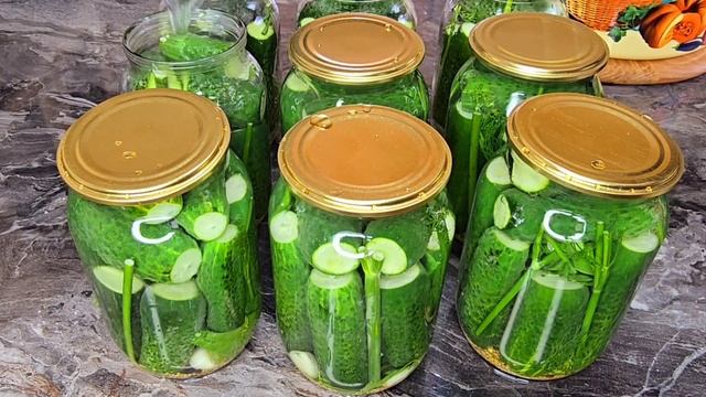 ПРОСТО ЗАЛИВАЮ КИПЯТКОМ. Закрываю по 50 банок и мало! Зимой огурцы не покупаю! Хрустящие ОГУРЦЫ смотреть онлайн