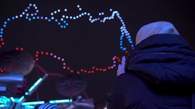 Новогоднее шоу дронов в Махачкале смотреть онлайн