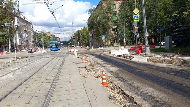 остановка улица Металлургов подготовка новой платформы трамваев к установке павильона(06.08.2025)